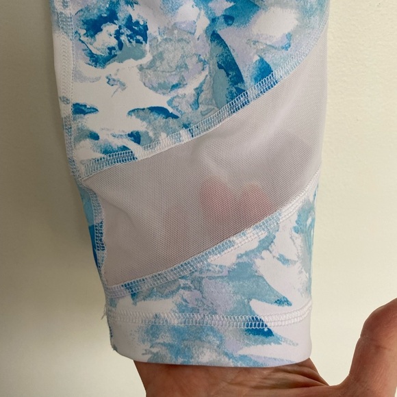 Velocity Women’s Capri Leggings Large Blue White Floral Coastal‎ Workout Gym - Picture 5 of 12